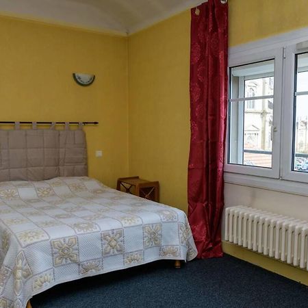 Vitry-le-François Hotel De La Cloche מראה חיצוני תמונה