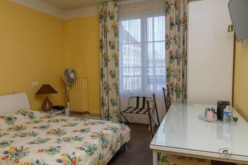 Vitry-le-François Hotel De La Cloche מראה חיצוני תמונה