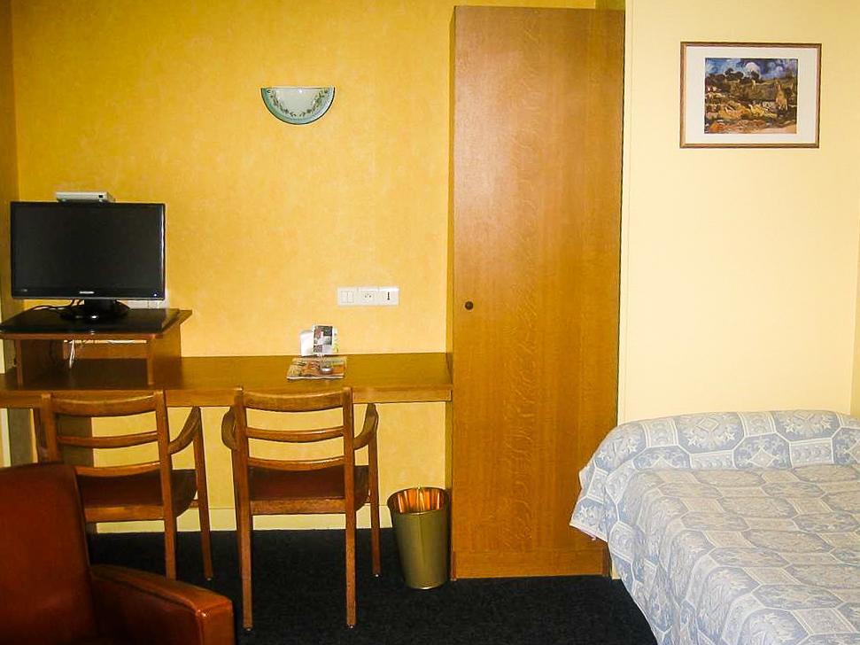 Vitry-le-François Hotel De La Cloche מראה חיצוני תמונה