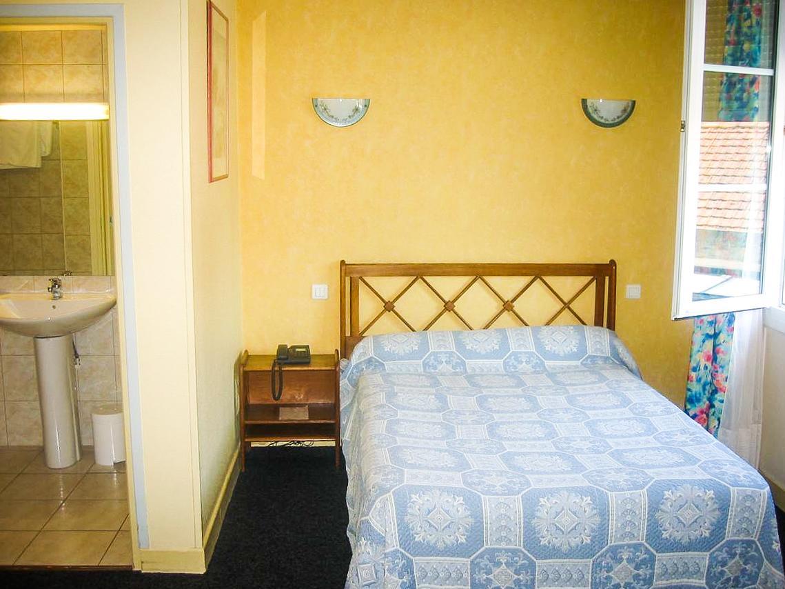 Vitry-le-François Hotel De La Cloche מראה חיצוני תמונה